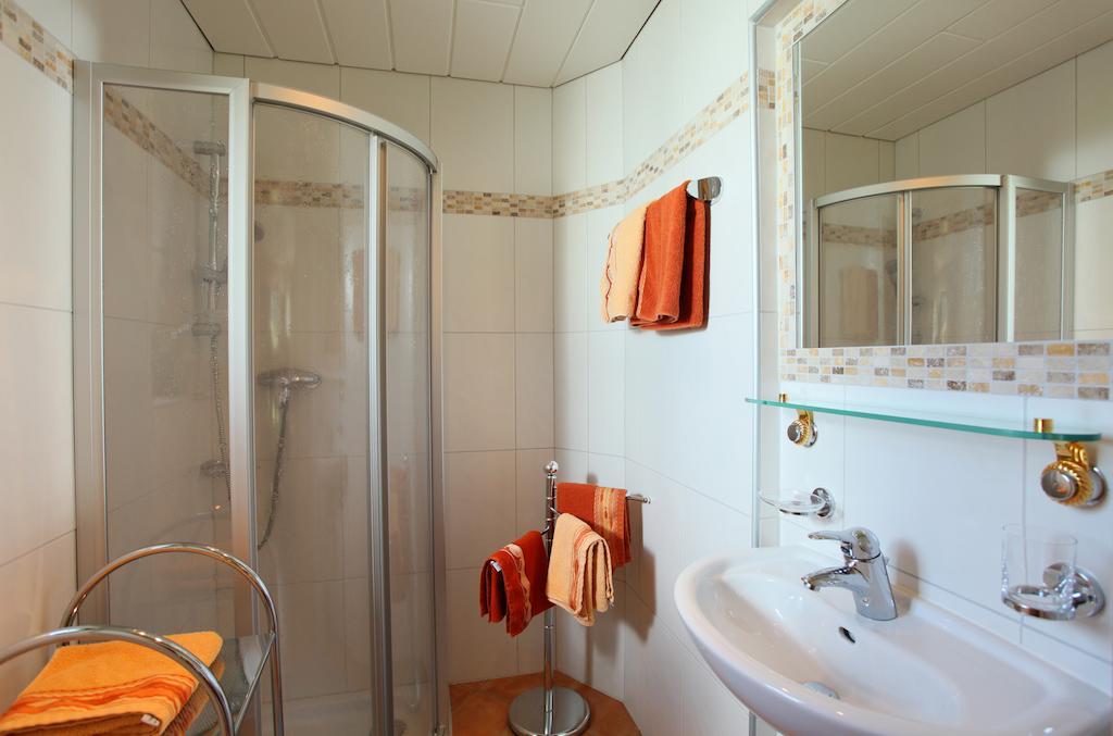 Haus Hirzinger Apartment Brixen im Thale Bilik gambar