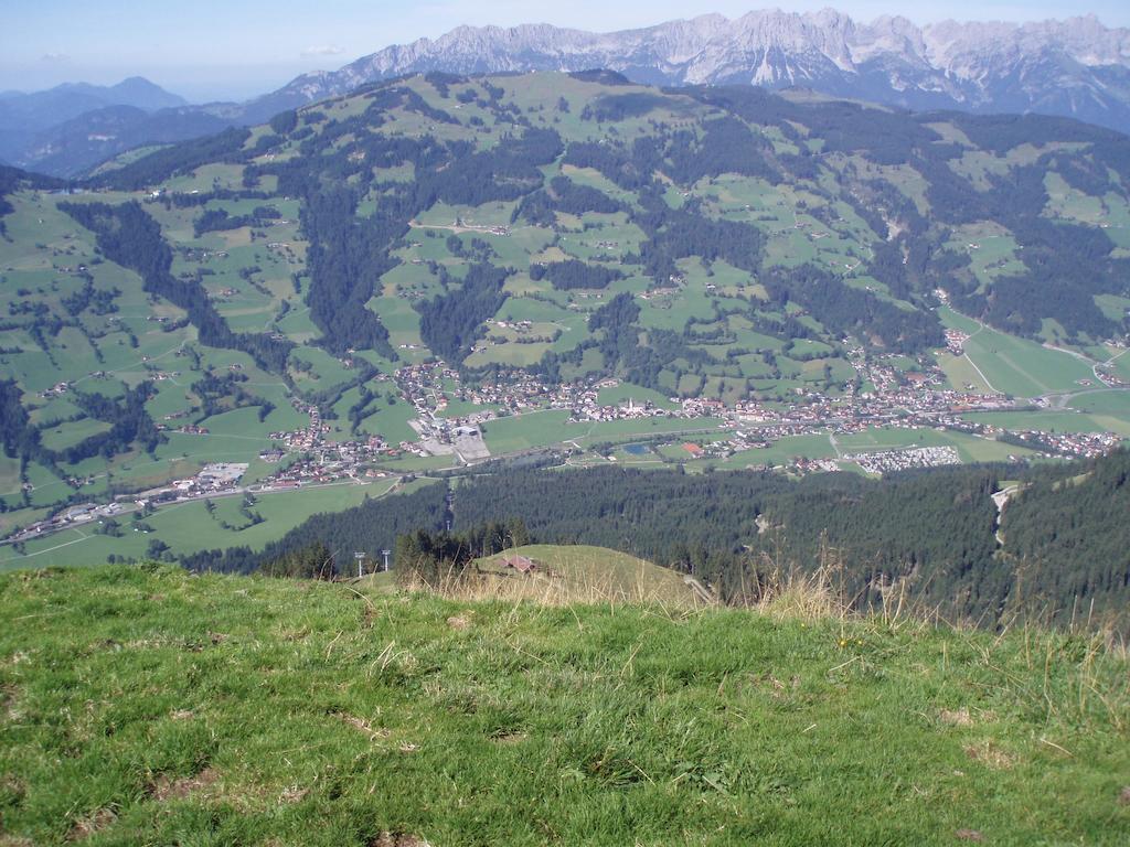 Haus Hirzinger Apartment Brixen im Thale Luaran gambar